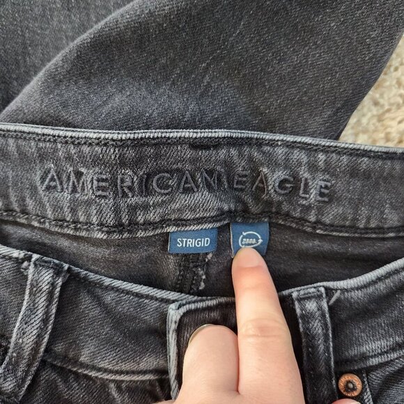 American Eagle Outfitters Strigid Mom Jean Black Distressed Jeans - Picture 3 of 9